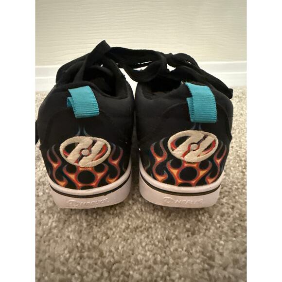 Heelys Pro 20 Prints Youth Skate Shoes in Black/Red Flames, sz 2 - Picture 5 of 9
